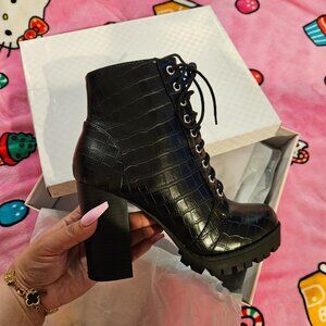 BNWT Soda black boots size 9